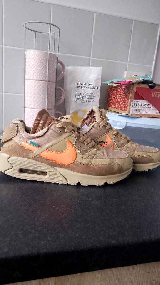  — Nike air max 90s