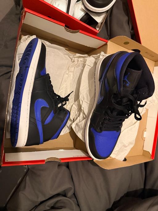  — Air Jordan mid royal 2020