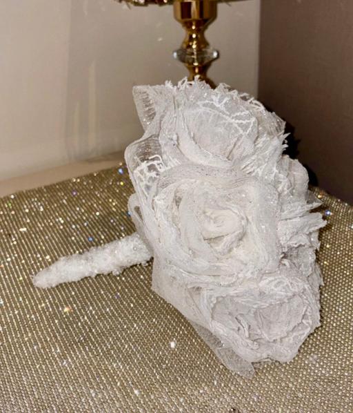  — Lace bouquet