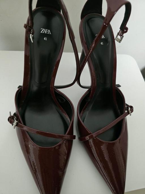  — zara heals shoes 41 size it's a burgundy  C