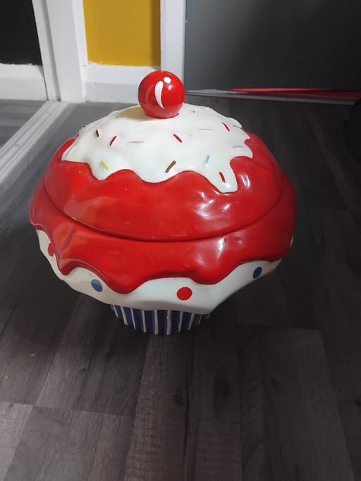 — Giant Cupcake.