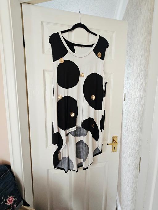  — unusual summer dress, size 18.