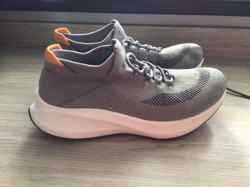  — MENS TRAINERS SIZE 8 £5