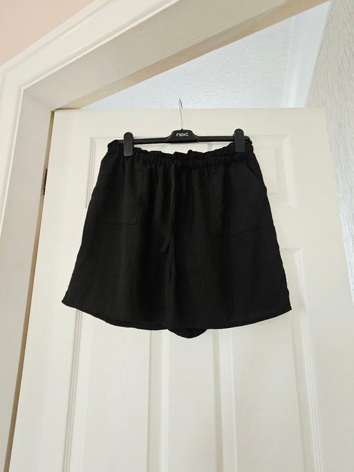  — Dorothy Perkins shorts, size 14..like new