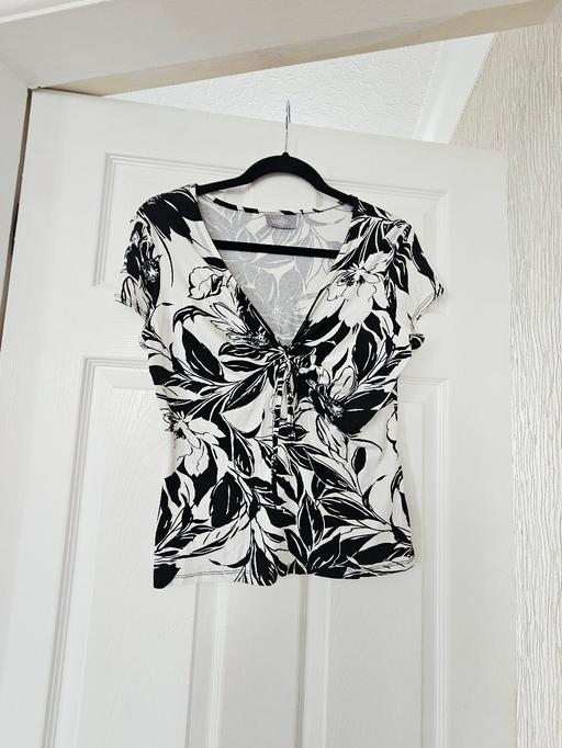  — Wallis summer top, size 12..like new.