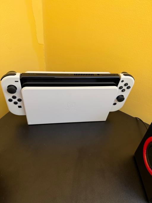  — Switch Oled white