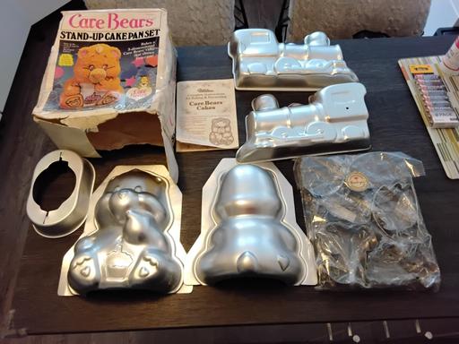  — vintage Milton 1970s / 80 cake / jelly molds