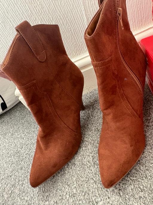 — Brown Boots