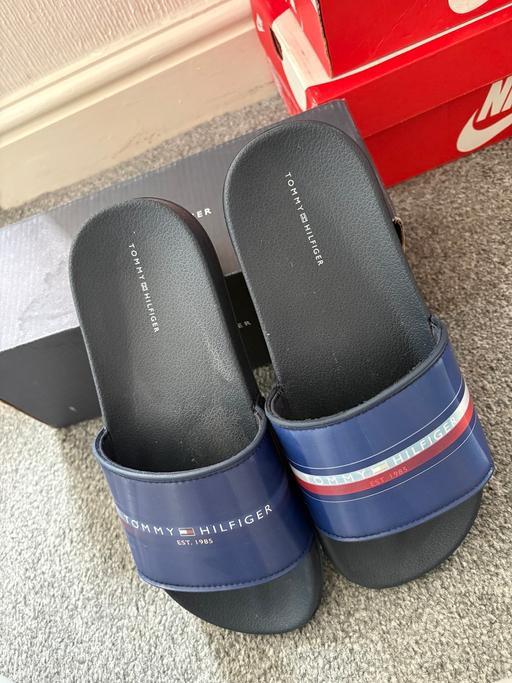  — Tommy Hilfiger Slides