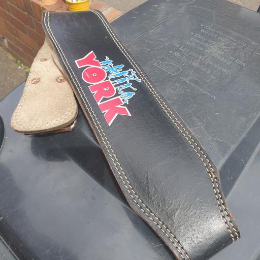  — Medium York Weightlifting Belt , Decent Con.