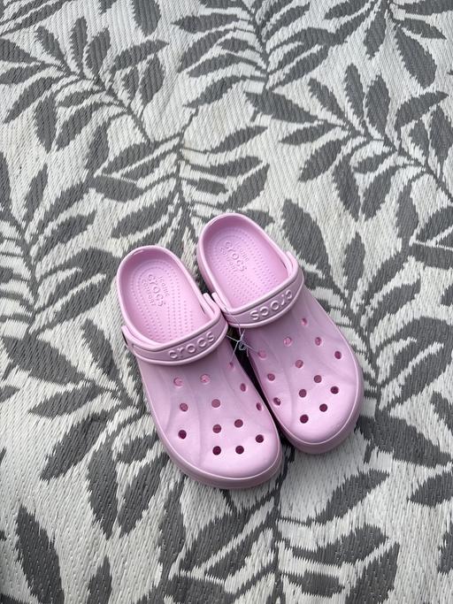  — Womans crocs