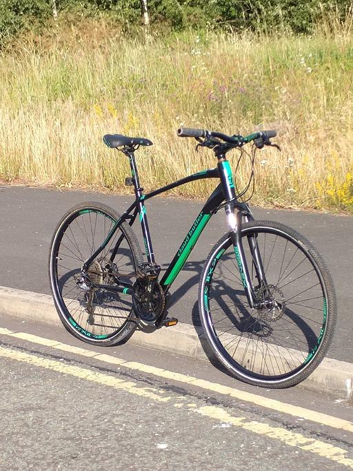  — Claud Butler Explorer 300. Hydraulic Brakes