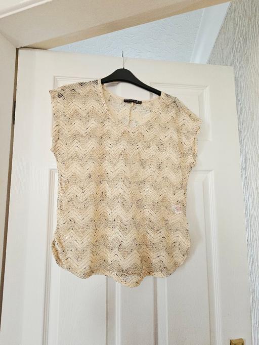  — Pretty summer top, size 10/12..NEW
