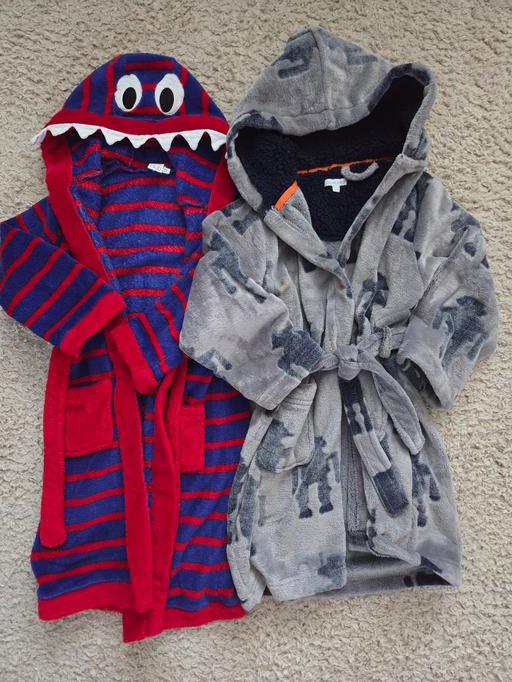  — Age 5-6 dressing gown bundle