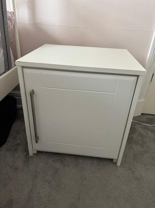  — 2x bedside cabinets