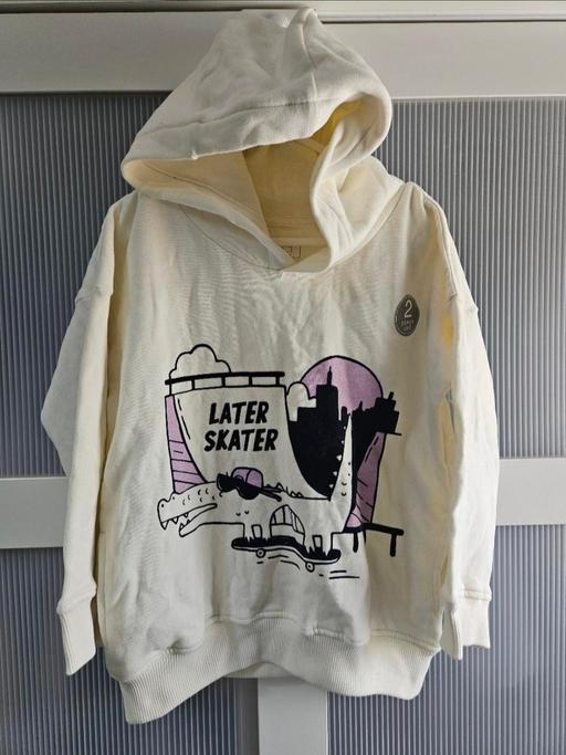  — NEW age 5-6 NEXT hoody