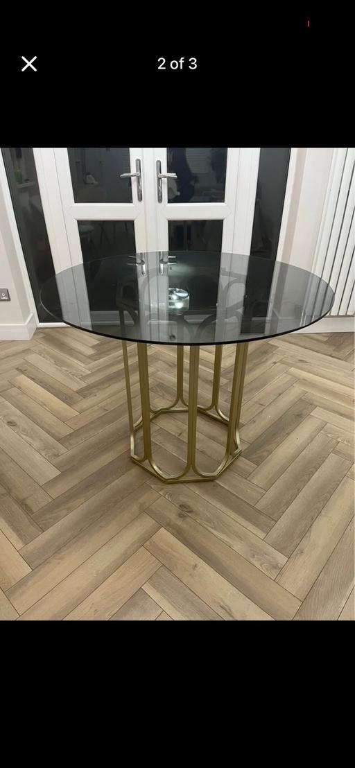  — NEXT dining table