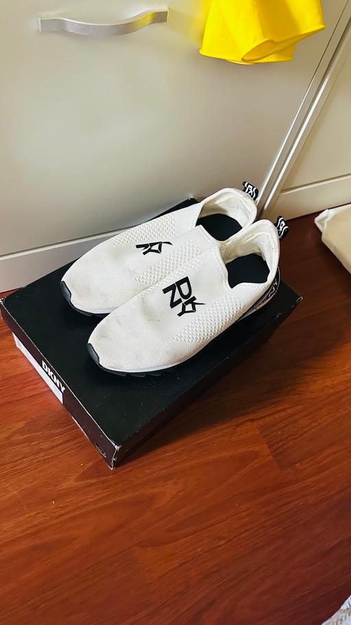  — Dony shoes