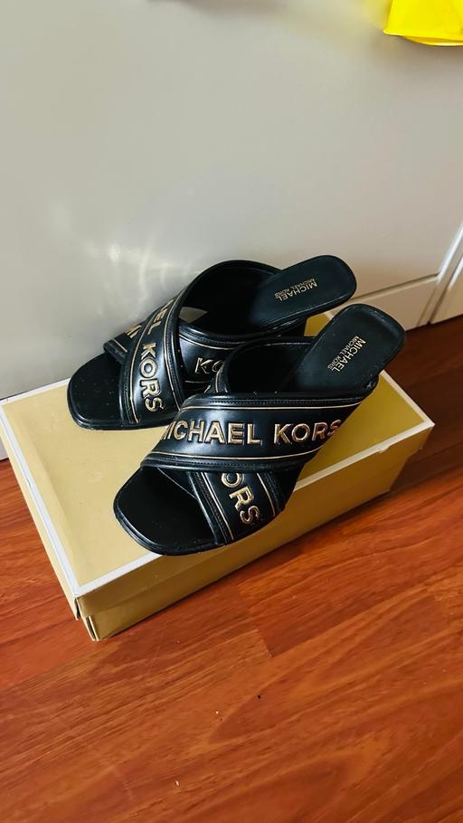  — Heels mules MK