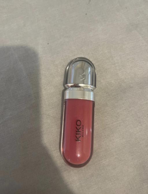  — Lip gloss