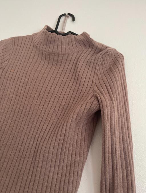  — High neck top
