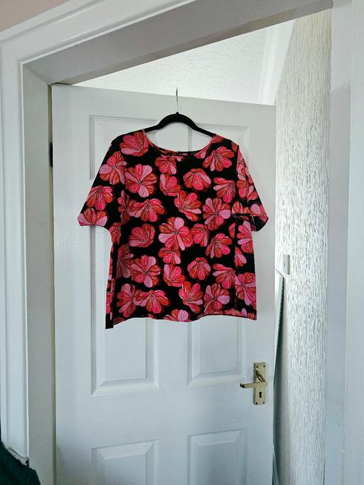  — Floral pattern top, size 16..NEW