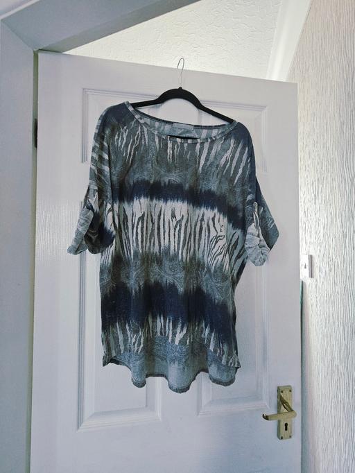  — Italian made top, size 18..