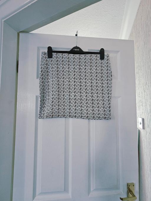  — Skirt, size 14.
