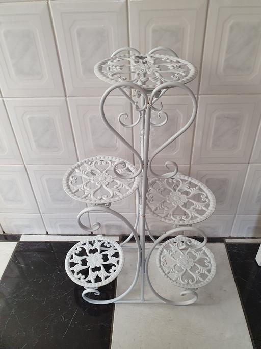  — metal plant/display stand