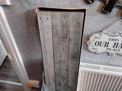  — 6 new pieces of grey wide laminate flooring