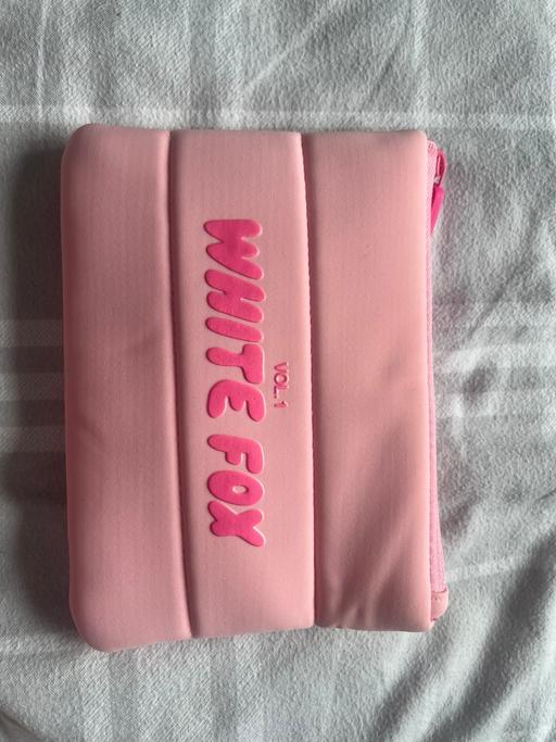  — White fox cosmetics pouch