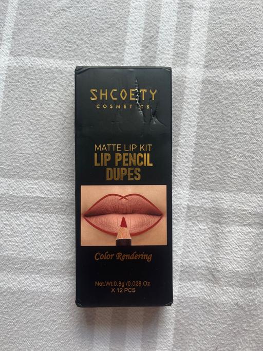  — Lip liners