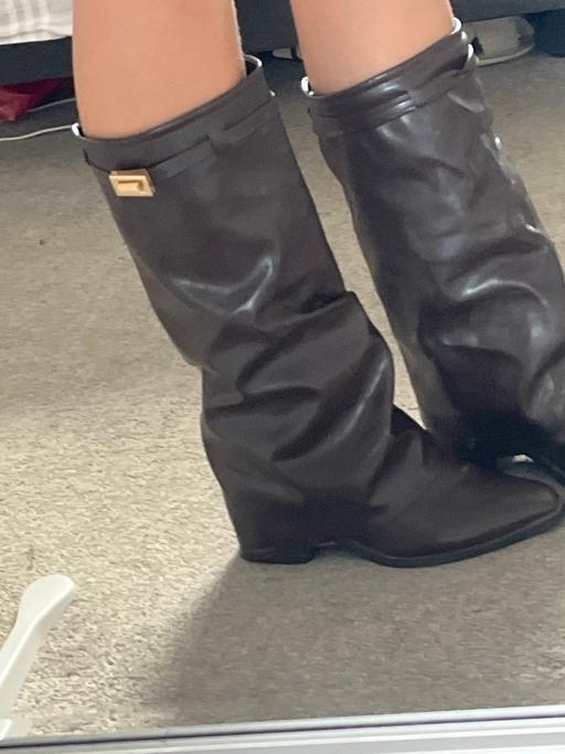  — Fold over boots