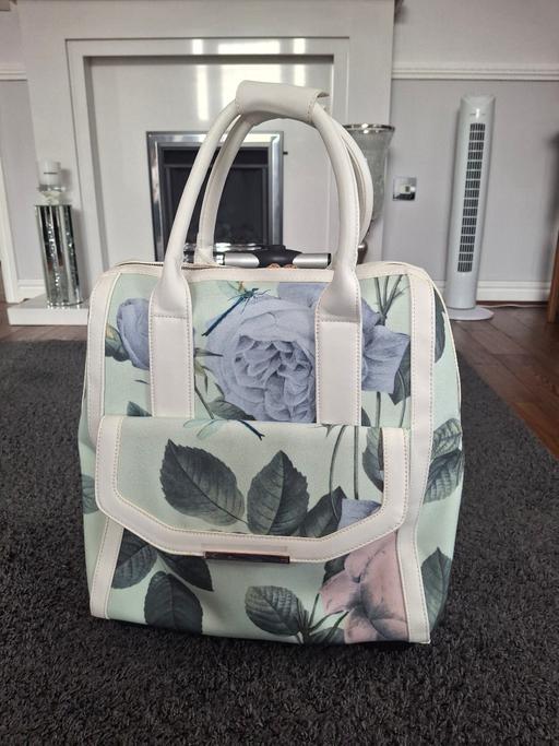  — Ted Baker travel bag with wheels & handle