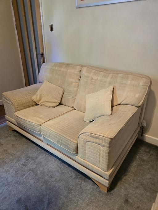 — *****FREE****3&2 cream sofa set