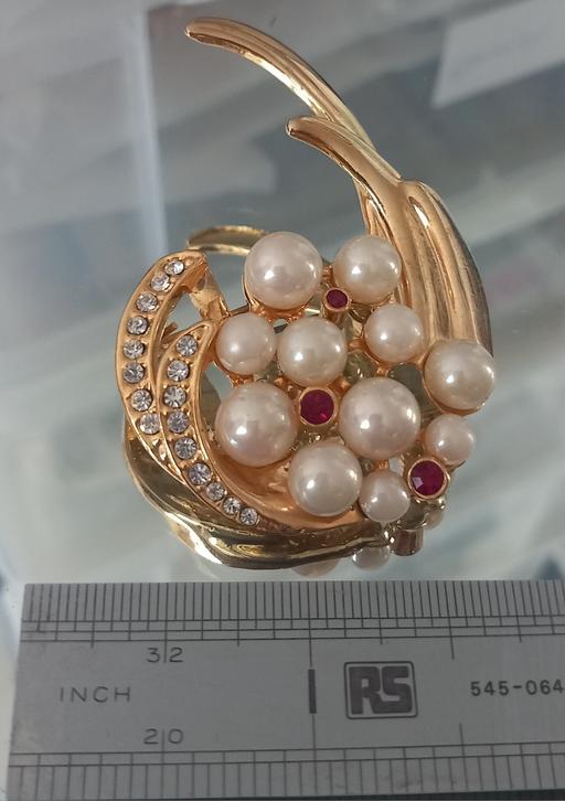  — Modern pearl & gemstone brooch