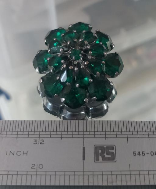  — vintage emerald green glass rhinestone brooch