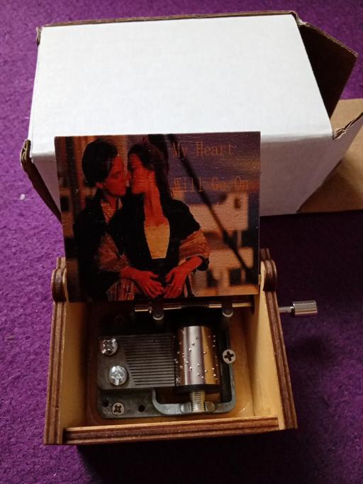  — brand new Self wind up musical box