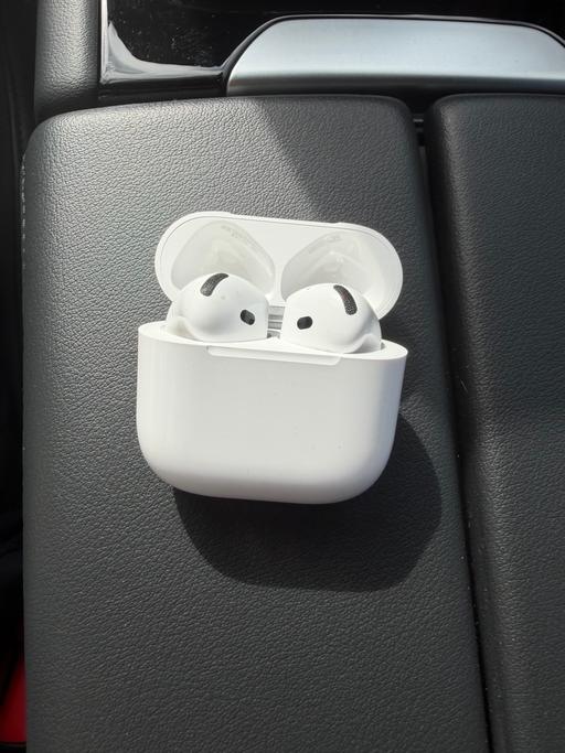  — Original Airpods 4 good condition used