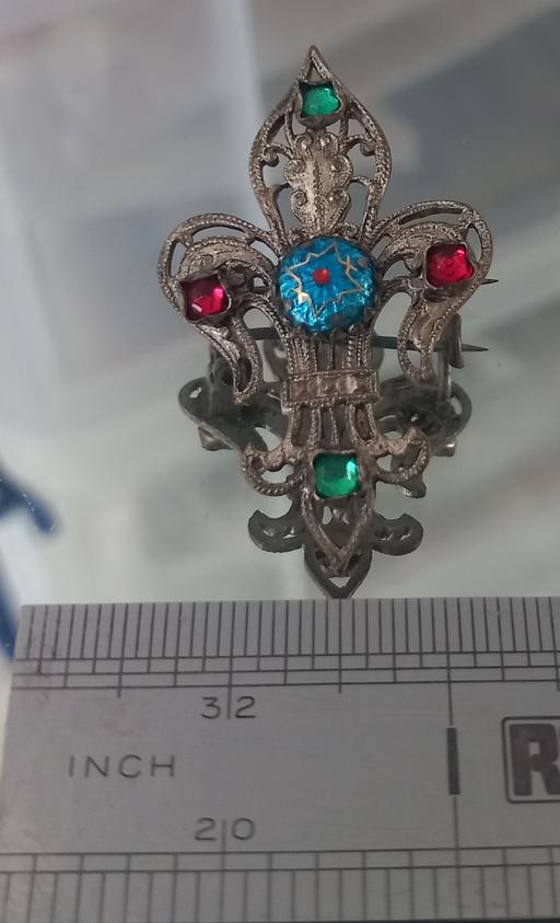  — vintage fleur-de-lis filigree brooch