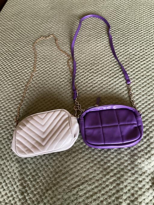  — shoulder bags