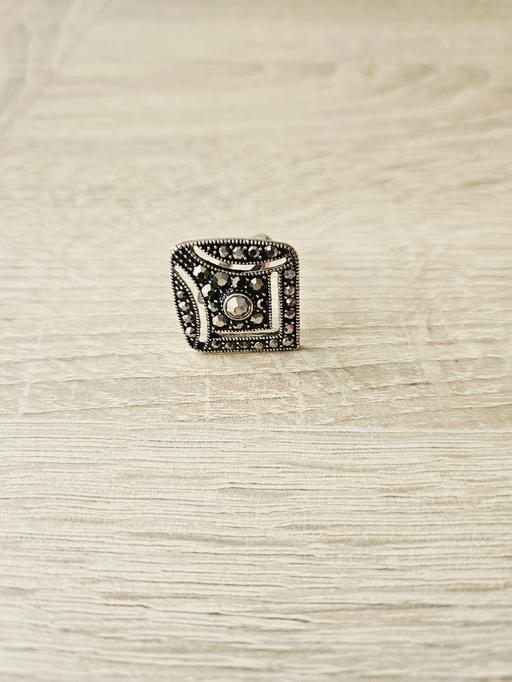  — Shimmer stone ring + giftbag..size medium