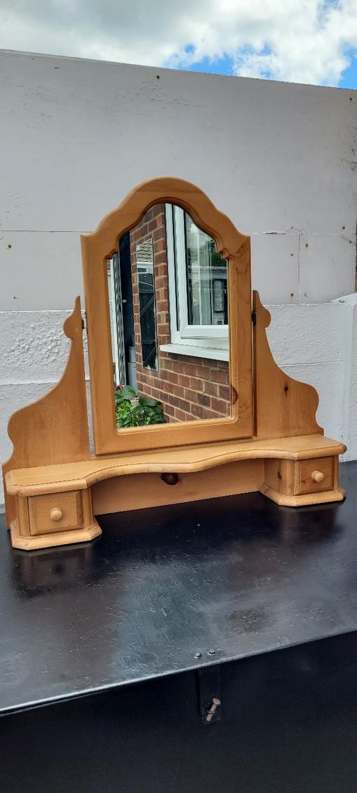  — Dressing table mirror with 2 drawers