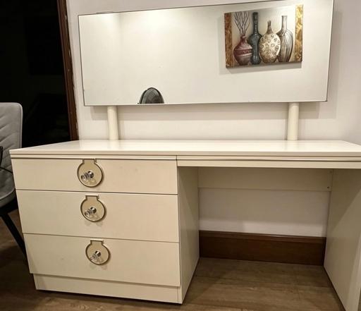  — Cream dressing table with mirror