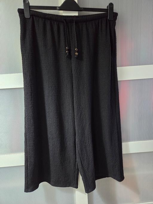  — Size 14 NUTMEG black culottes