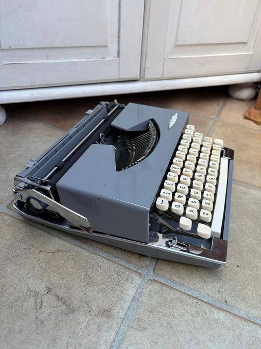  — Atlas typewriter