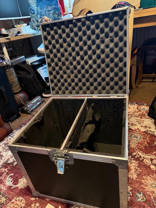  — iShow DJ Lights & Flightcases