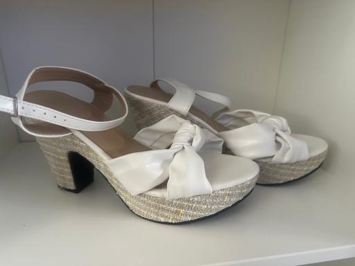  — New , no tag, no box , size 7