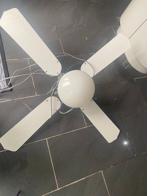  — Ceiling fan and light