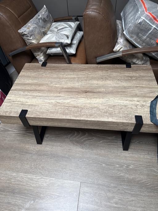  — 2x arm chairs & Coffee table 